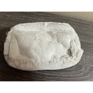 NWT Lululemon Everywhere Belt Bag Plush Fleece 1L Casual Active Zip